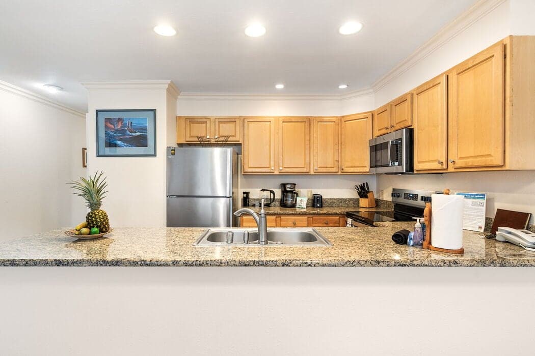 Condo in Kailua-Kona · ★4.88 · 1 bedroom · 2 beds · 1 private bath - Photo 3