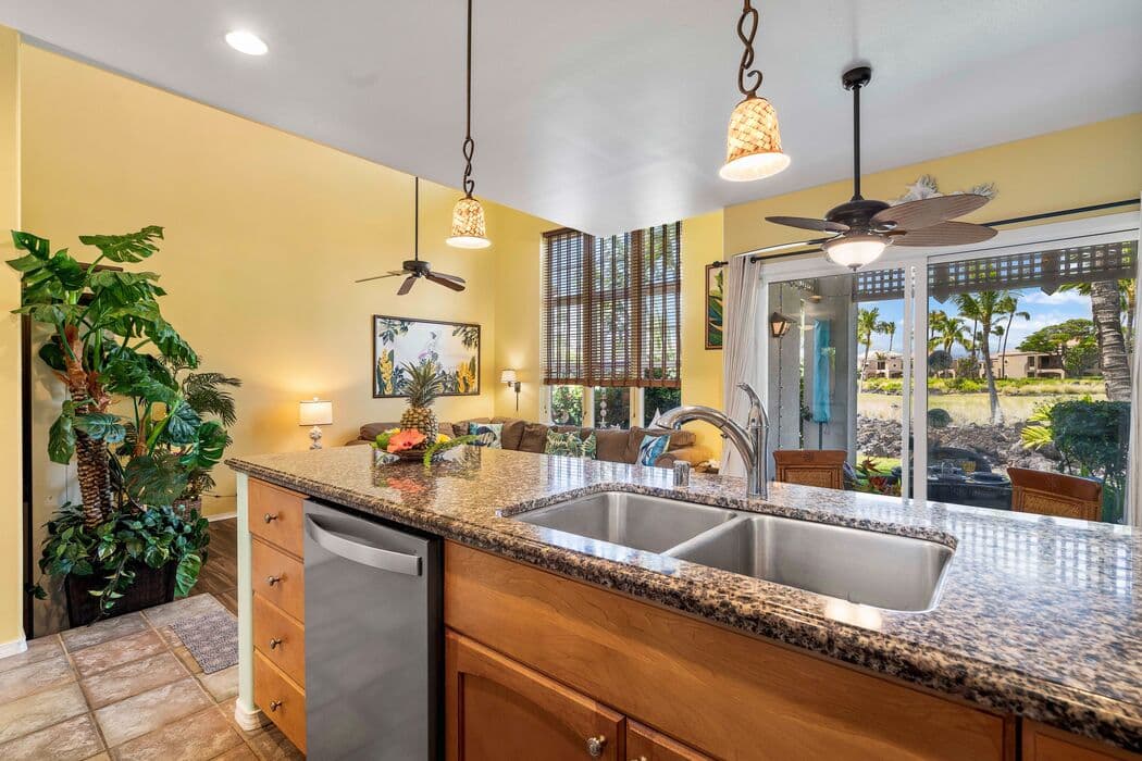 Townhouse in Waikoloa Village · ★4.5 · 2 bedrooms · 3 beds · 2.5 baths - Photo 4