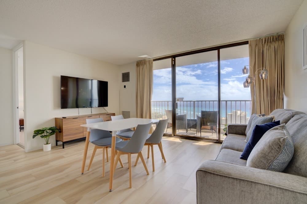 Condo in Honolulu · ★4.75 · 1 bedroom · 2 beds · 1 shared bath - Photo 2