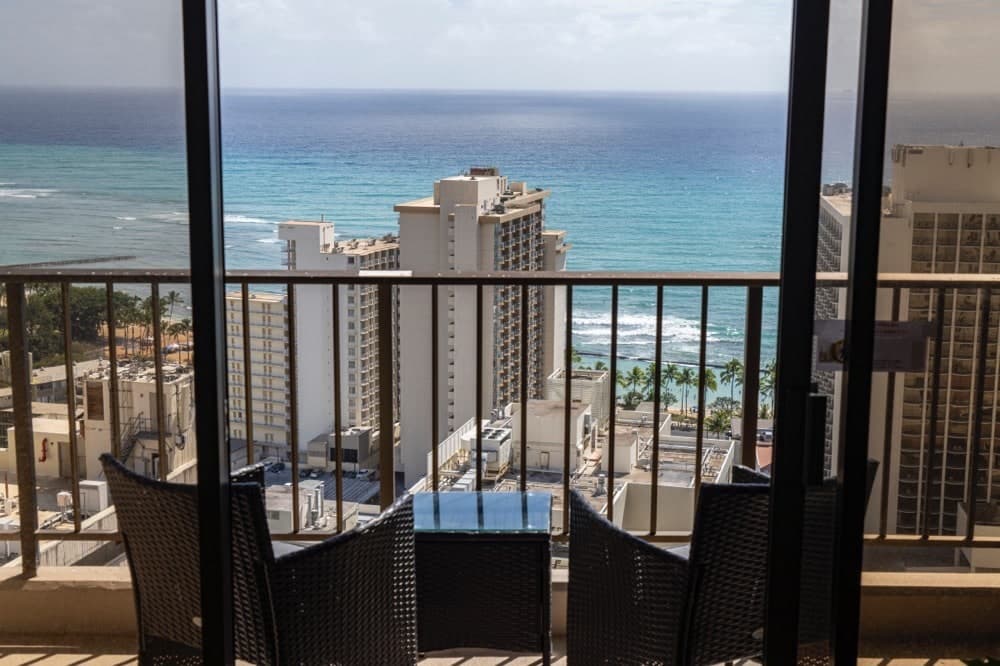 Condo in Honolulu · ★4.75 · 1 bedroom · 2 beds · 1 shared bath - Photo 1