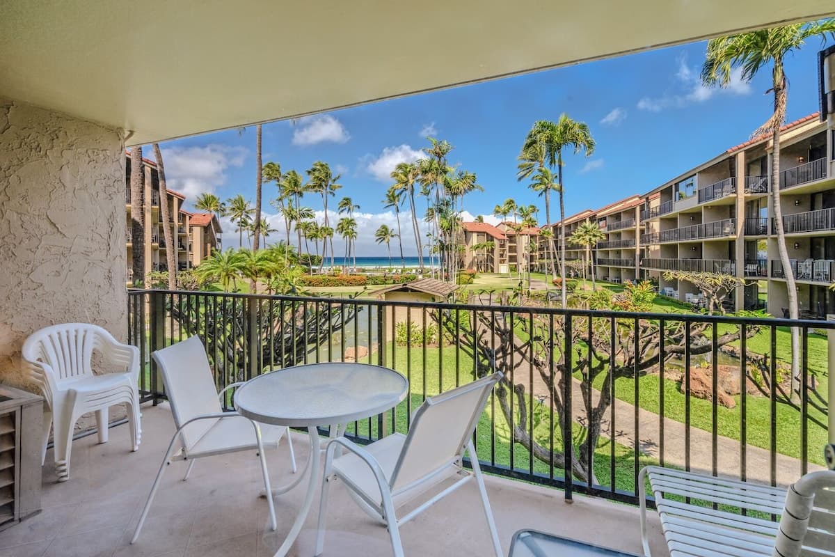 Condo in Lahaina · ★4.43 · 1 bedroom · 2 beds · 1 bath - Photo 1