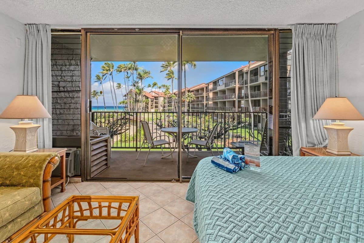 Condo in Lahaina · ★4.43 · 1 bedroom · 2 beds · 1 bath - Photo 2