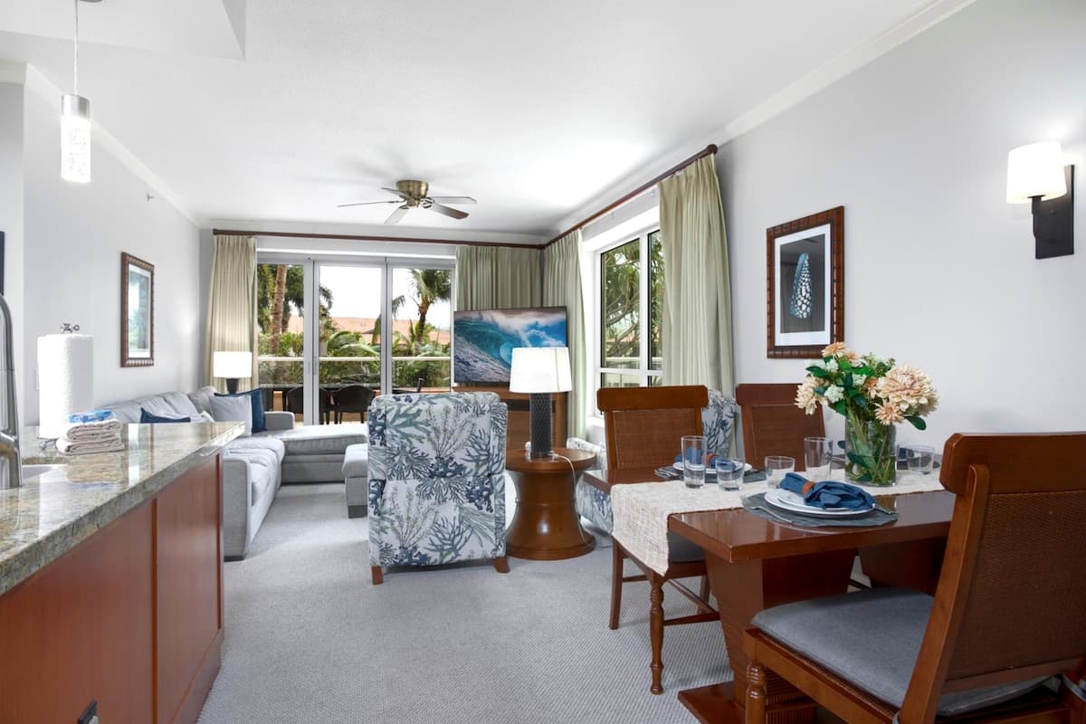 Condo in Lahaina · ★4.67 · 2 bedrooms · 3 beds · 2 baths - Photo 4