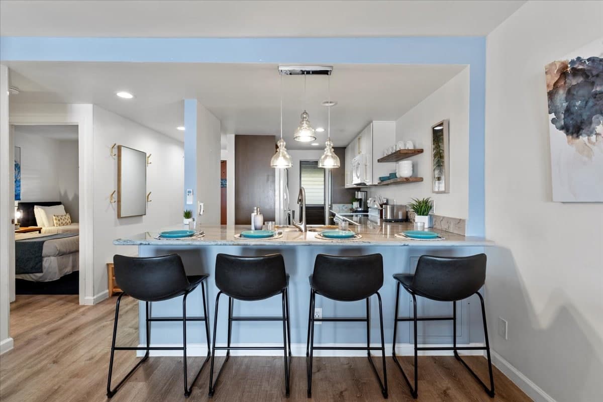 Condo in Wailuku · ★4.9 · 2 bedrooms · 4 beds · 2 shared baths - Photo 3