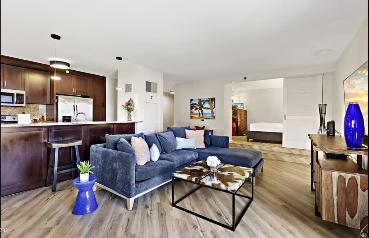 Condo in Lahaina · ★4.92 · 2 bedrooms · 3 beds · 2 baths - Photo 2