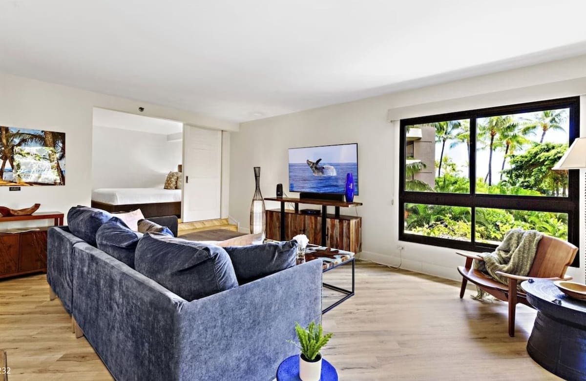 Condo in Lahaina · ★4.92 · 2 bedrooms · 3 beds · 2 baths - Photo 4