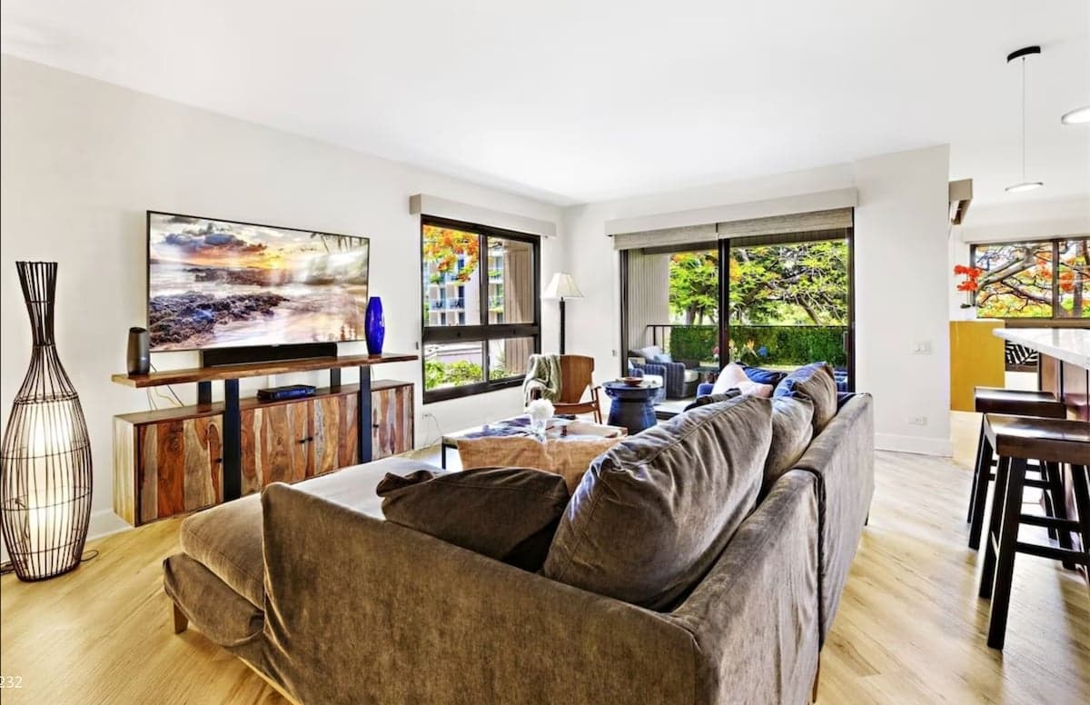 Condo in Lahaina · ★4.92 · 2 bedrooms · 3 beds · 2 baths - Photo 5