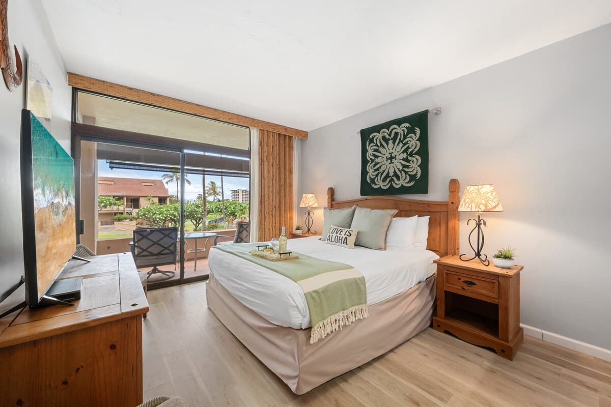 Condo in Lahaina · ★4.86 · 2 bedrooms · 4 beds · 2 baths - Photo 3