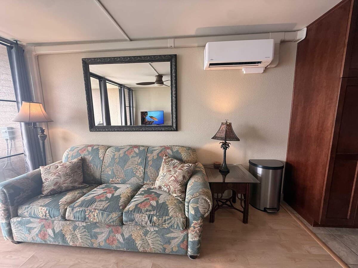 Condo in Wailuku · ★4.74 · 1 bedroom · 2 beds · 1 private bath - Photo 5