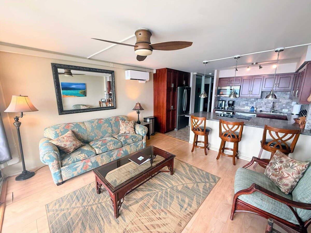 Condo in Wailuku · ★4.74 · 1 bedroom · 2 beds · 1 private bath - Photo 4