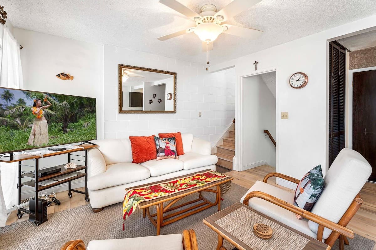 Condo in Kailua-Kona · ★4.86 · 1 bedroom · 4 beds · 1.5 private baths - Photo 2