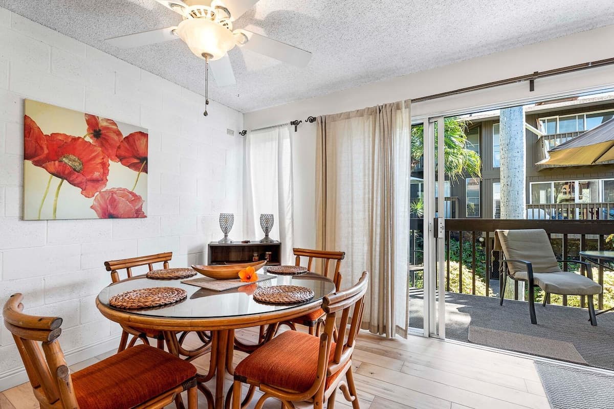 Condo in Kailua-Kona · ★4.86 · 1 bedroom · 4 beds · 1.5 private baths - Photo 5