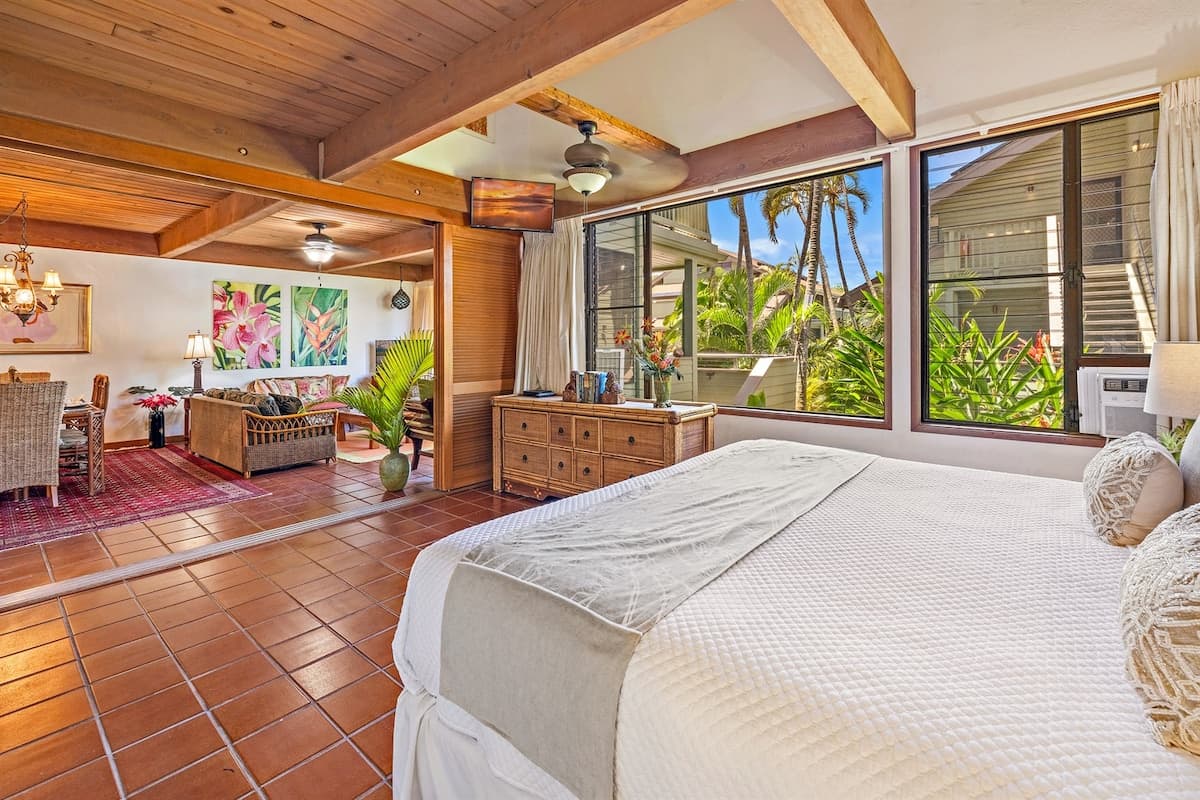 Condo in Lahaina · ★5.0 · 3 bedrooms · 6 beds · 3 baths - Photo 5