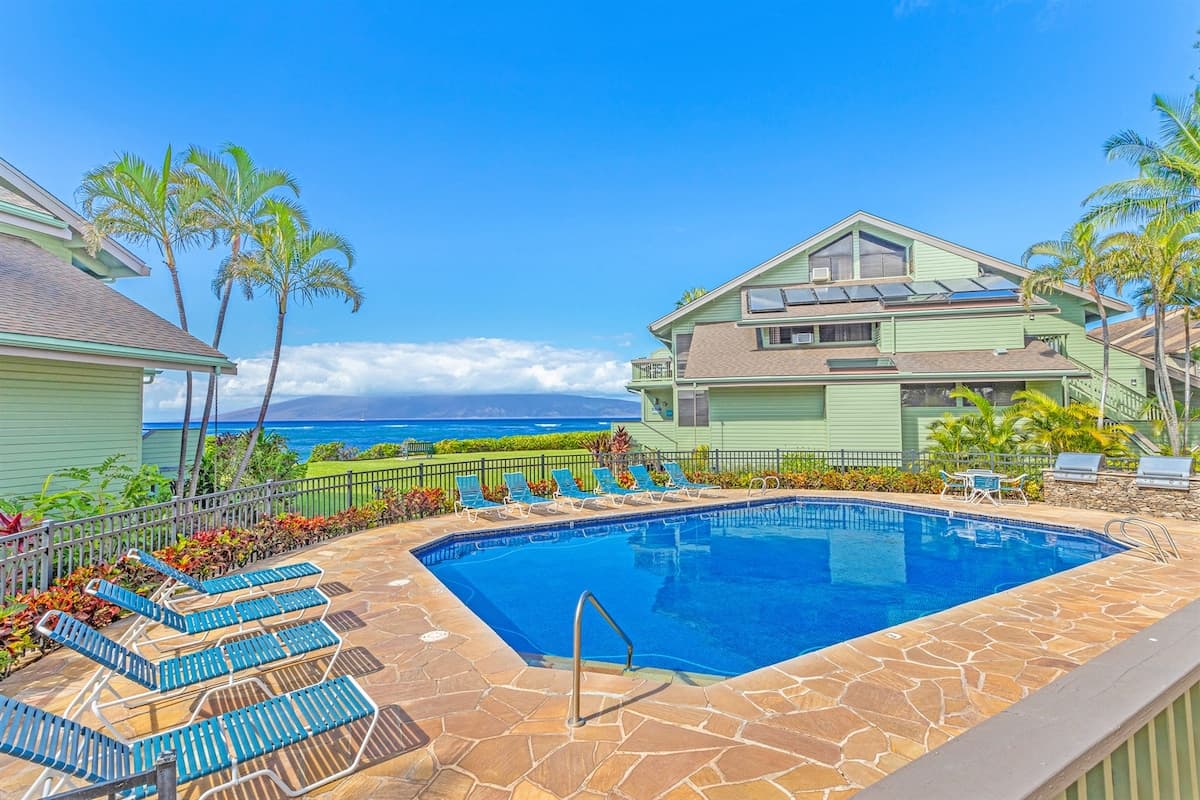 Condo in Lahaina · ★5.0 · 3 bedrooms · 6 beds · 3 baths - Photo 1