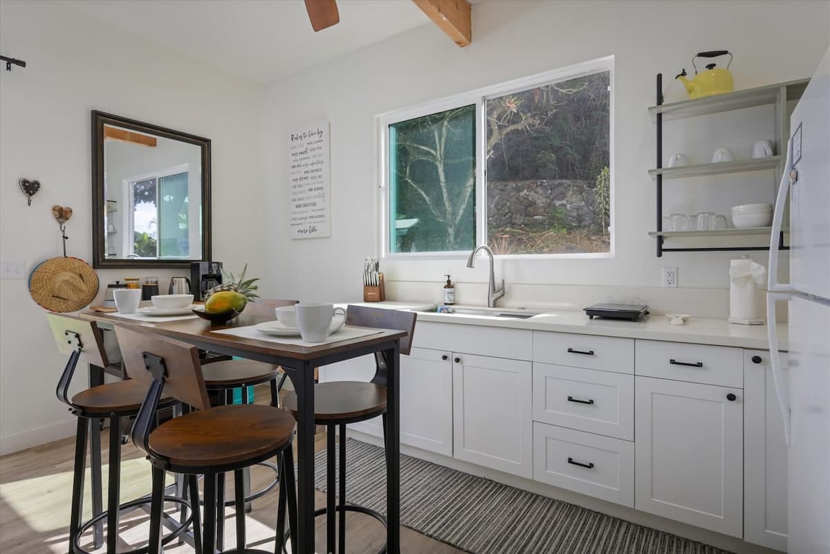 Guesthouse in Kailua-Kona · ★4.81 · 2 bedrooms · 3 beds · 1 private bath - Photo 5