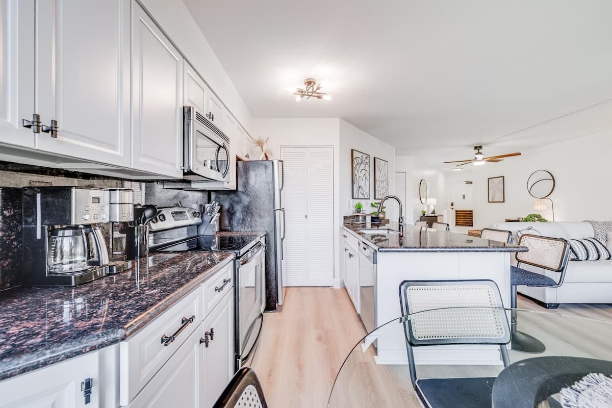 Condo in Kihei · ★4.75 · 2 bedrooms · 3 beds · 2 baths - Photo 3