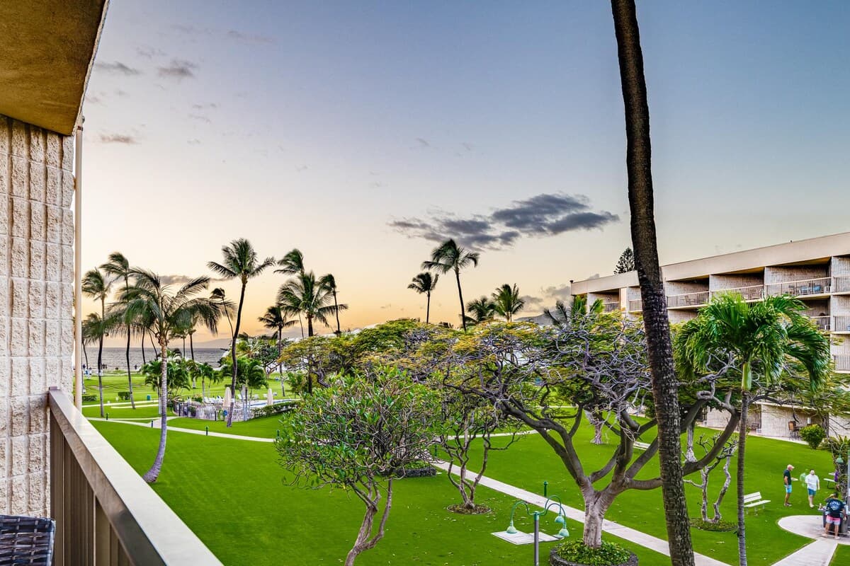 Condo in Kihei · ★4.75 · 2 bedrooms · 3 beds · 2 baths - Photo 5