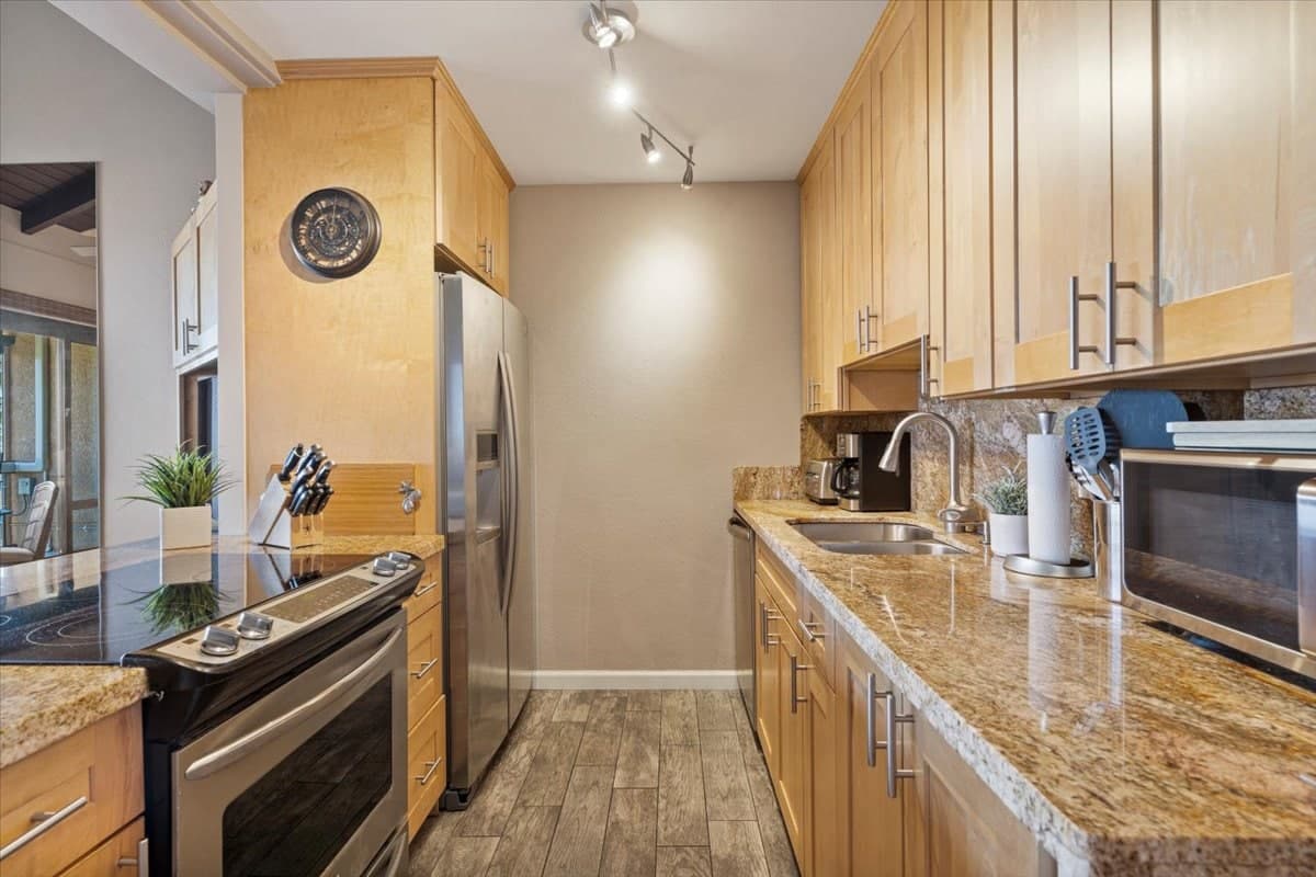 Condo in Kihei · ★4.7 · 2 bedrooms · 2 beds · 2 shared baths - Photo 4