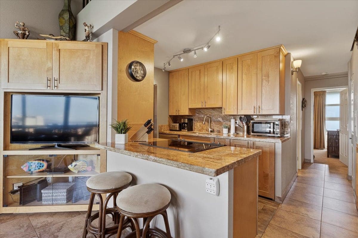 Condo in Kihei · ★4.7 · 2 bedrooms · 2 beds · 2 shared baths - Photo 3