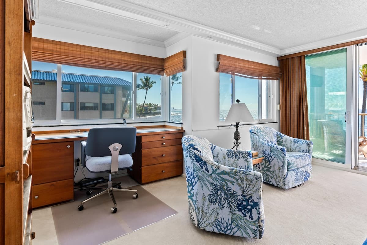 Condo in Kailua-Kona · ★4.67 · 3 bedrooms · 4 beds · 3 baths - Photo 5