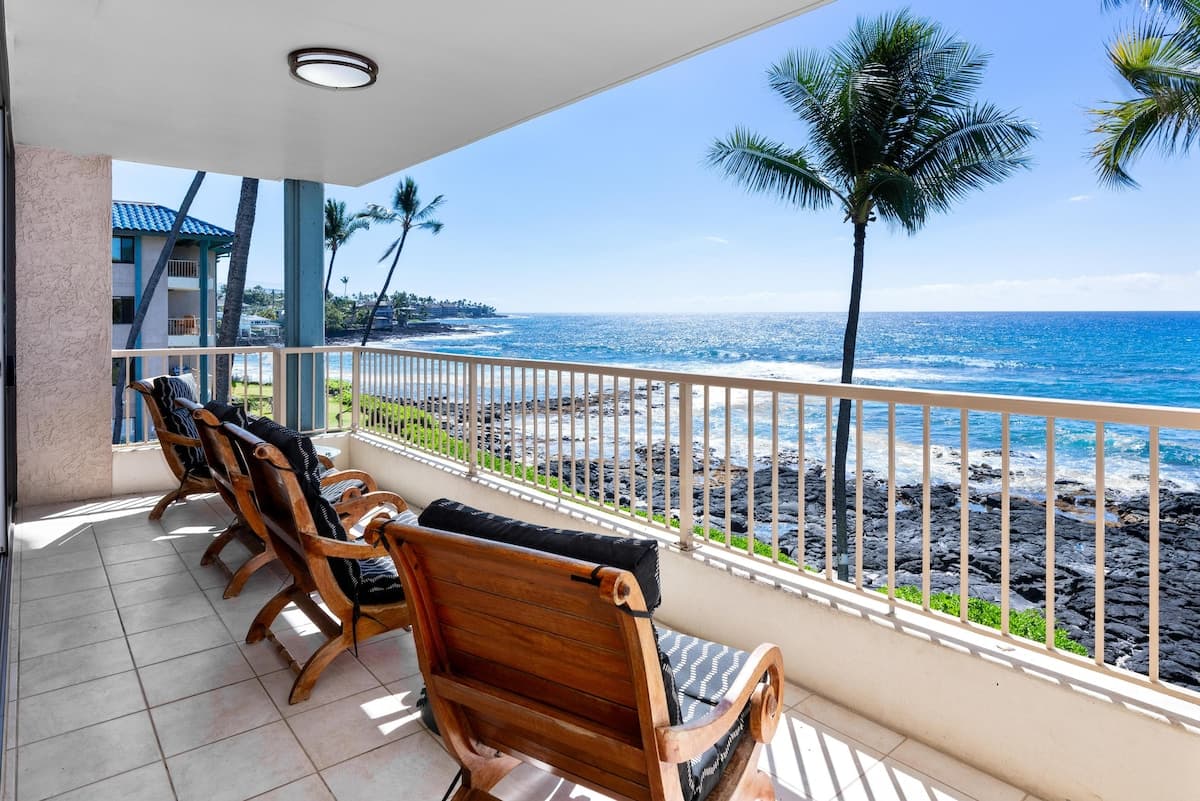 Condo in Kailua-Kona · ★4.67 · 3 bedrooms · 4 beds · 3 baths - Photo 1