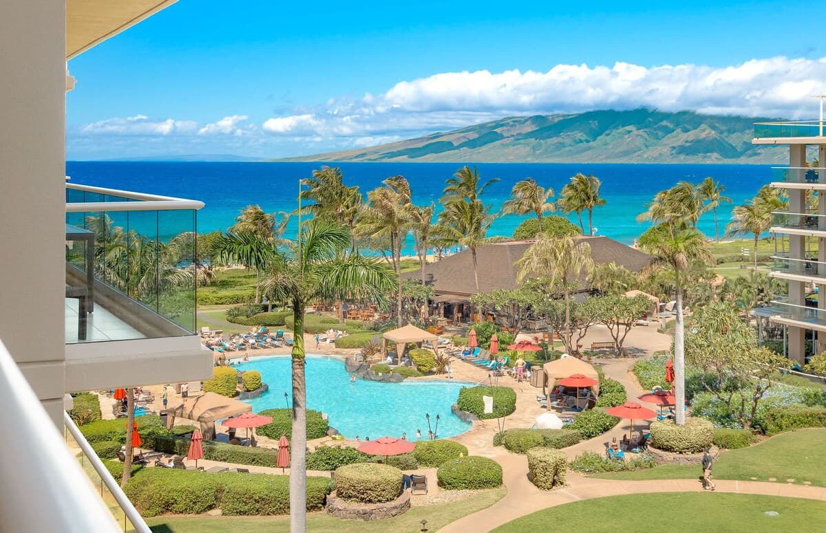 Condo in Lahaina · ★4.83 · 1 bedroom · 2 beds · 1 bath - Photo 4