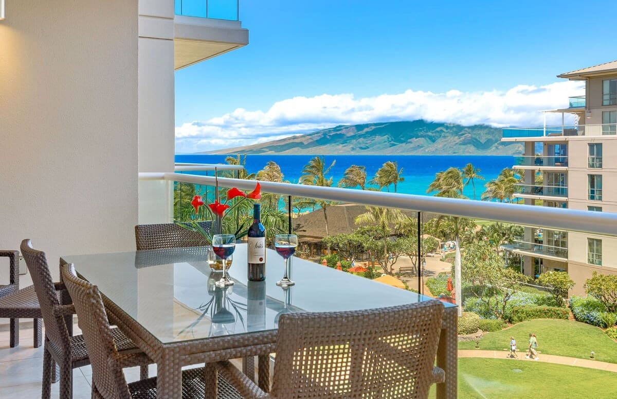 Condo in Lahaina · ★4.83 · 1 bedroom · 2 beds · 1 bath - Photo 2