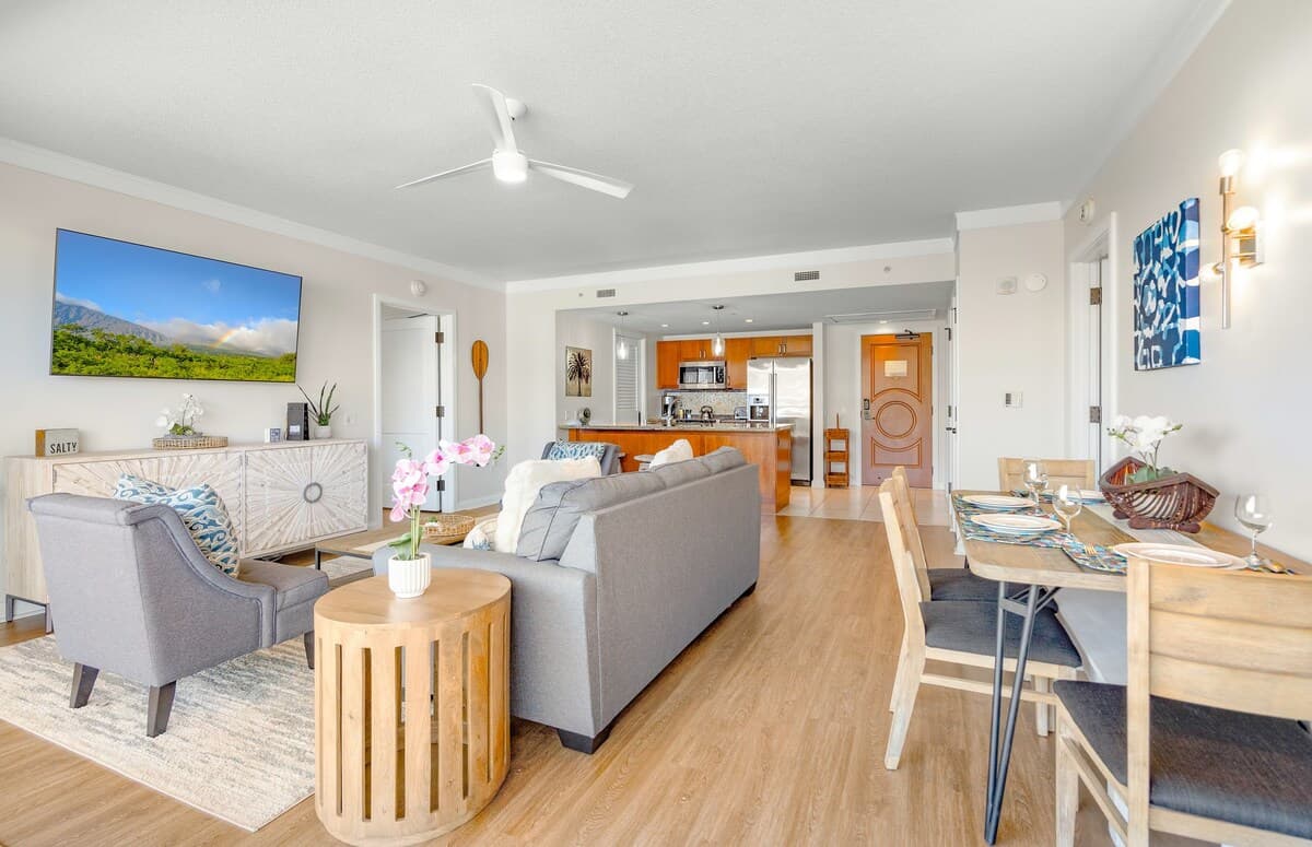 Condo in Lahaina · ★4.93 · 2 bedrooms · 3 beds · 2 baths - Photo 3