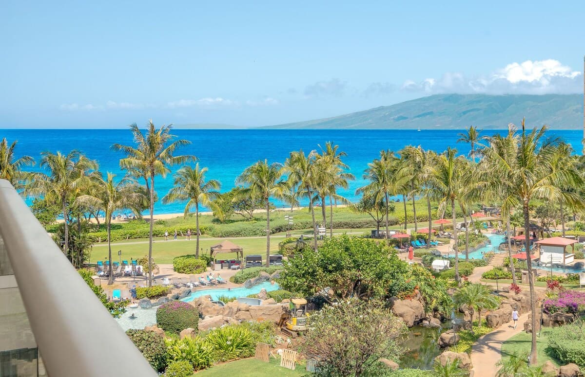 Condo in Lahaina · ★4.93 · 2 bedrooms · 3 beds · 2 baths - Photo 4