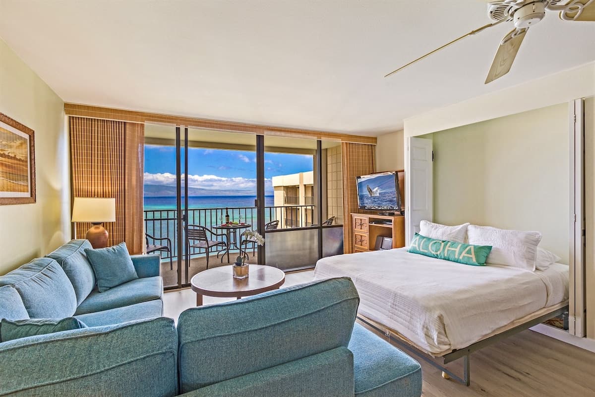 Condo in Lahaina · ★4.9 · 1 bedroom · 2 beds · 1 bath - Photo 5