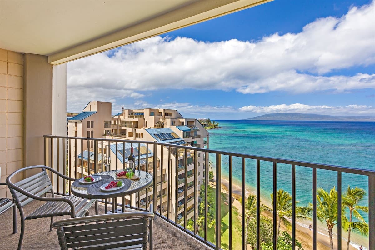 Condo in Lahaina · ★4.9 · 1 bedroom · 2 beds · 1 bath - Photo 1