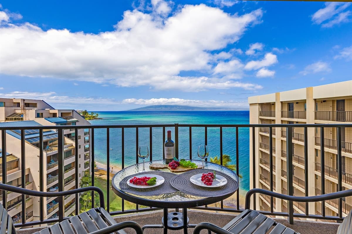 Condo in Lahaina · ★4.9 · 1 bedroom · 2 beds · 1 bath - Photo 2