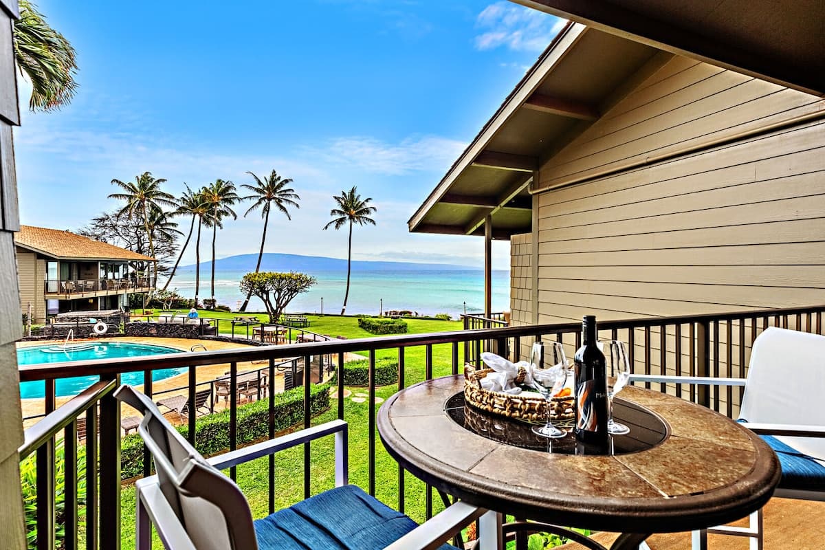 Condo in Lahaina · ★5.0 · 2 bedrooms · 2 beds · 2 private baths - Photo 2