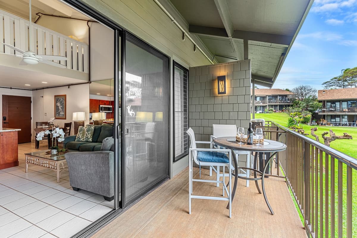 Condo in Lahaina · ★5.0 · 2 bedrooms · 2 beds · 2 private baths - Photo 4