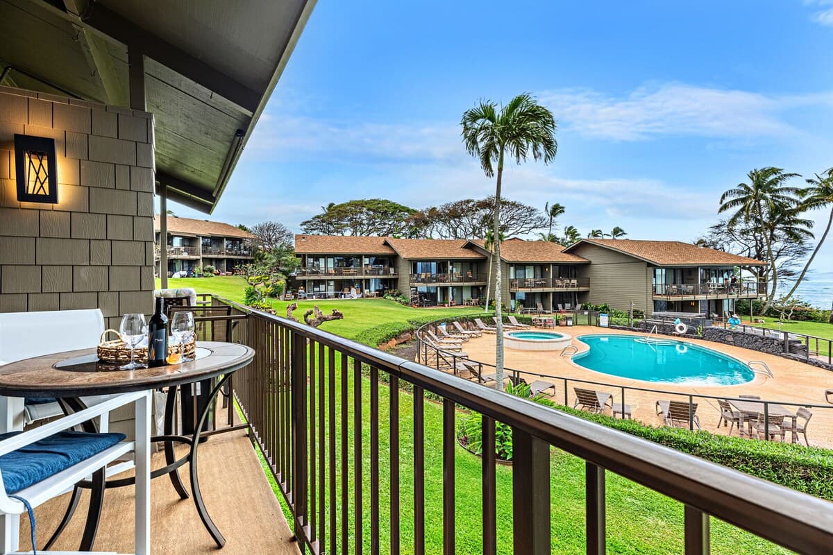 Condo in Lahaina · ★5.0 · 2 bedrooms · 2 beds · 2 private baths - Photo 3