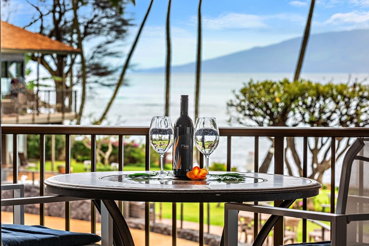 Condo in Lahaina · ★5.0 · 2 bedrooms · 2 beds · 2 private baths - Photo 1