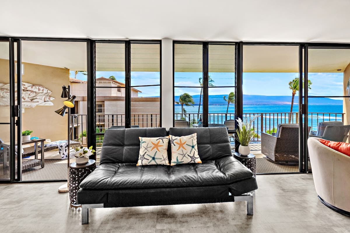 Condo in Wailuku · ★4.93 · 1 bedroom · 3 beds · 2 private baths - Photo 3