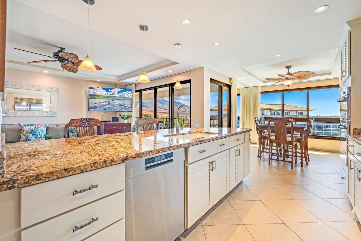 Condo in Lahaina · ★5.0 · 3 bedrooms · 5 beds · 2 shared baths - Photo 5