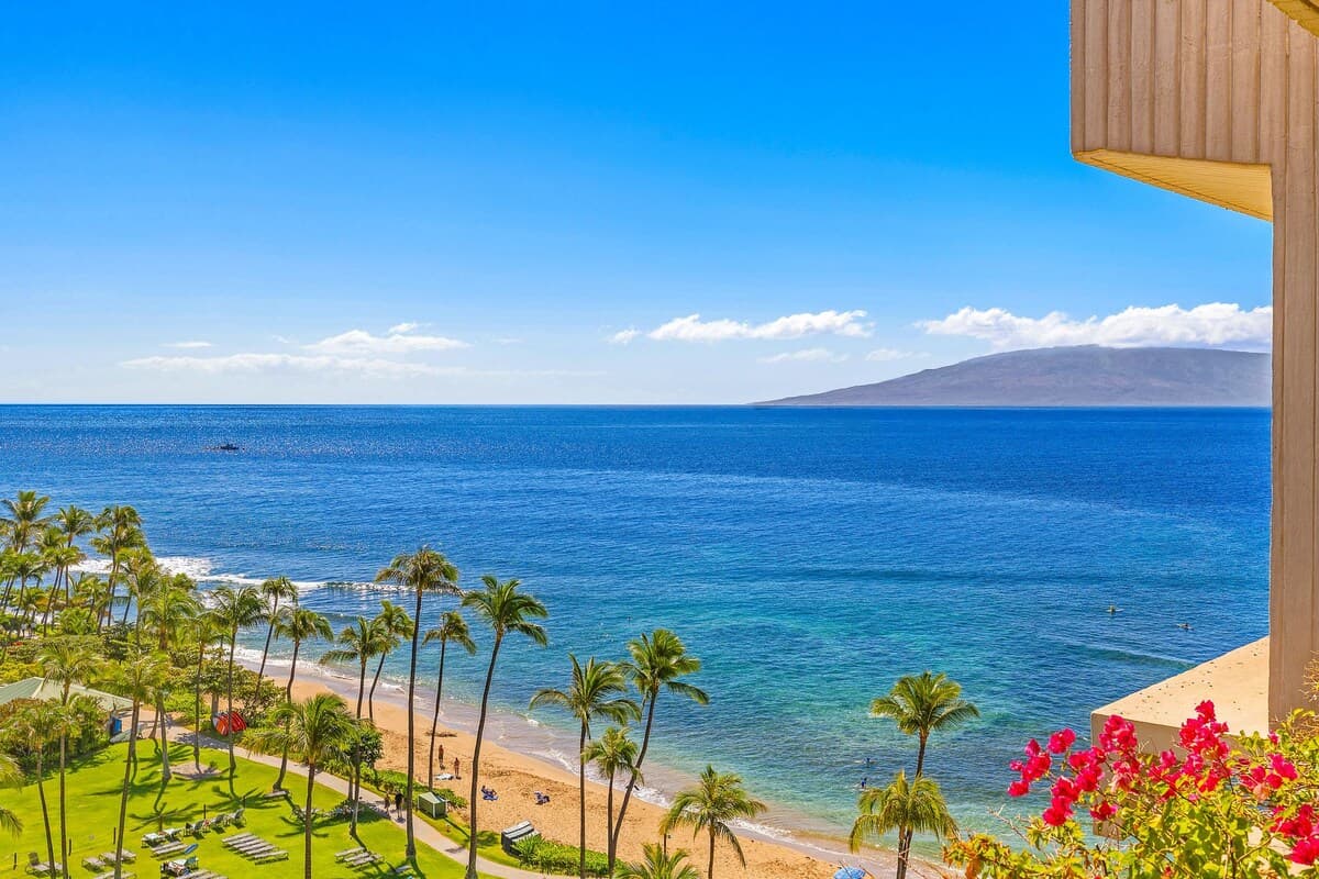 Condo in Lahaina · ★5.0 · 3 bedrooms · 5 beds · 2 shared baths - Photo 1