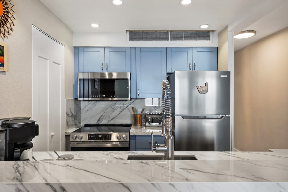 Condo in Lahaina · ★4.89 · 1 bedroom · 1 bed · 1 bath - Photo 5