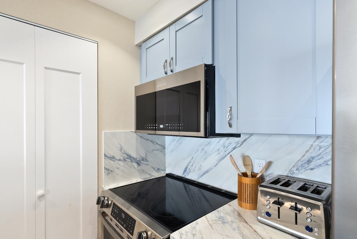 Condo in Lahaina · ★4.89 · 1 bedroom · 1 bed · 1 bath - Photo 4