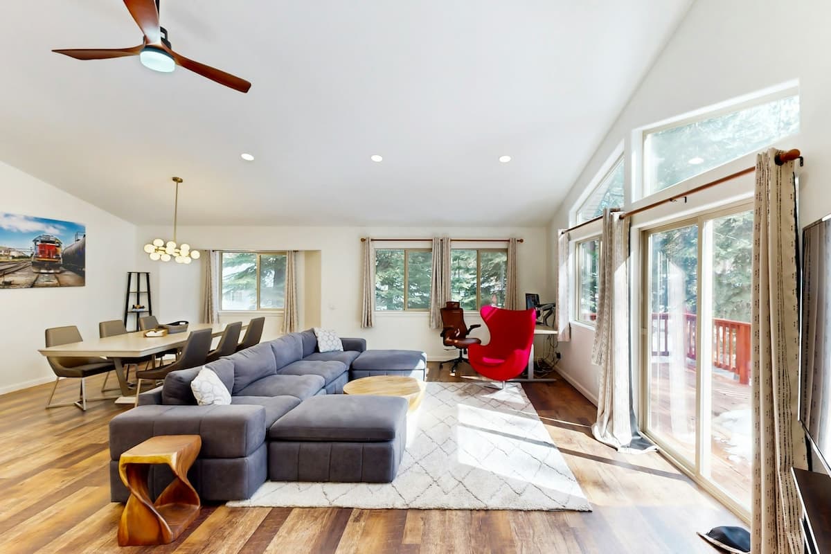 Forest Grove Light-Filled Home Near Kings Beach - Photo 5
