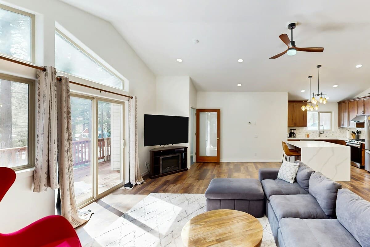 Forest Grove Light-Filled Home Near Kings Beach - Photo 4