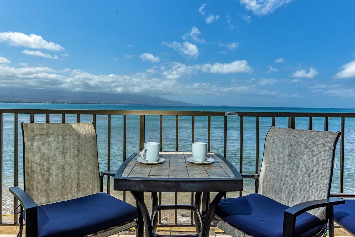 Condo in Wailuku · ★4.71 · 2 bedrooms · 3 beds · 2 baths - Photo 1