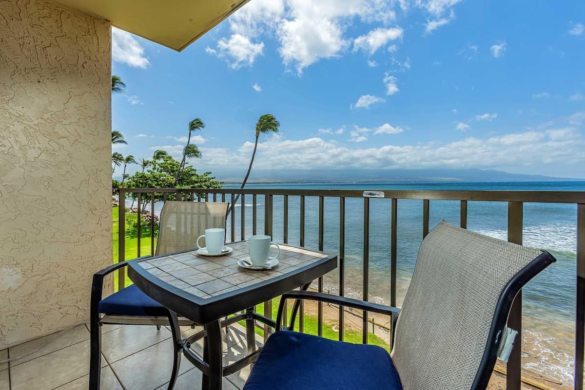 Condo in Wailuku · ★4.71 · 2 bedrooms · 3 beds · 2 baths - Photo 3