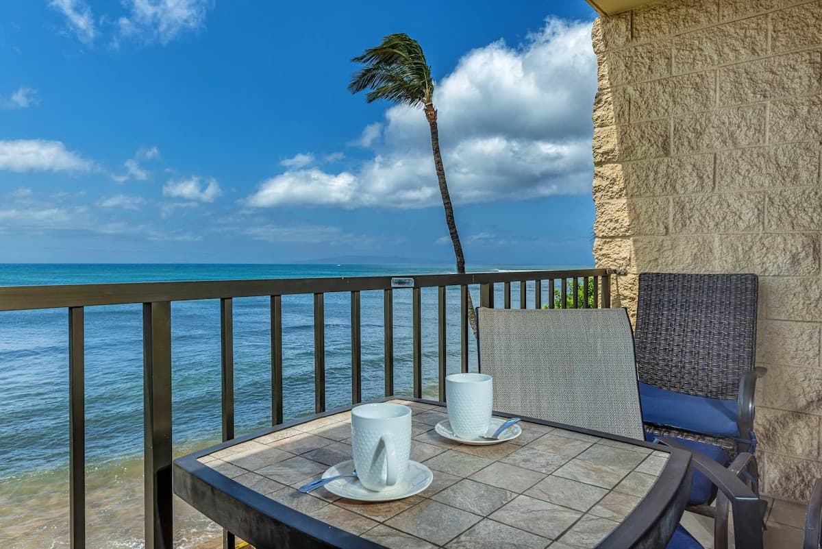 Condo in Wailuku · ★4.71 · 2 bedrooms · 3 beds · 2 baths - Photo 2
