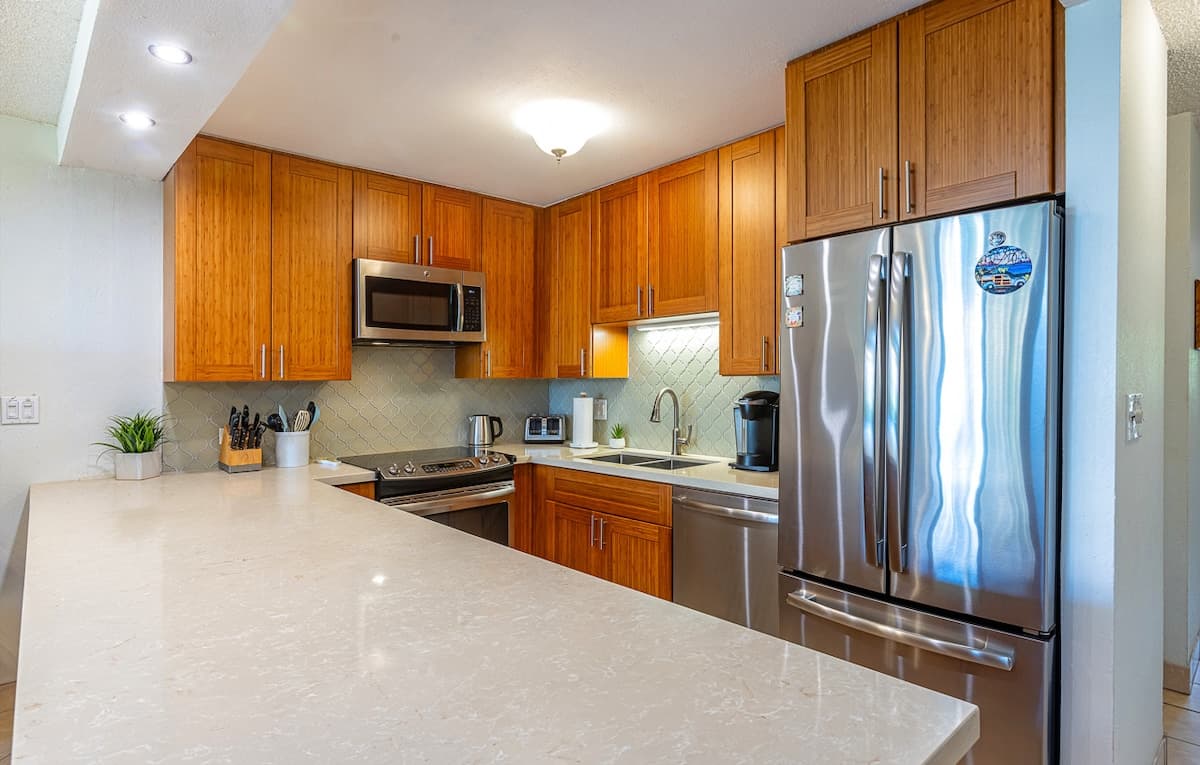 Condo in Kihei · ★4.33 · 1 bedroom · 2 beds · 2 shared baths - Photo 4