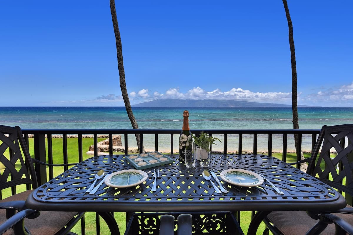 Condo in Lahaina · ★5.0 · 1 bedroom · 2 beds · 1 bath - Photo 1