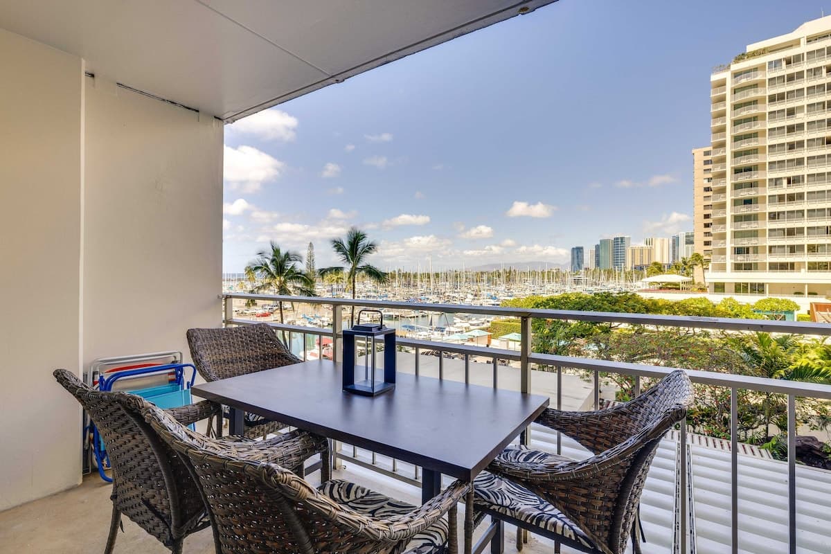 Honolulu Studio w/ Ocean View: Parking Included! - Photo 1