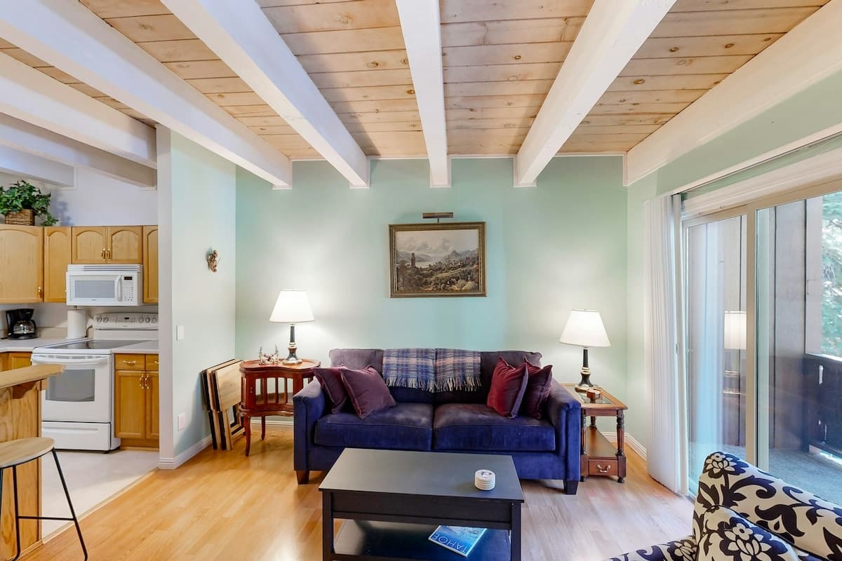 Condo in Incline Village · ★4.45 · 3 bedrooms · 4 beds · 2 private baths - Photo 3